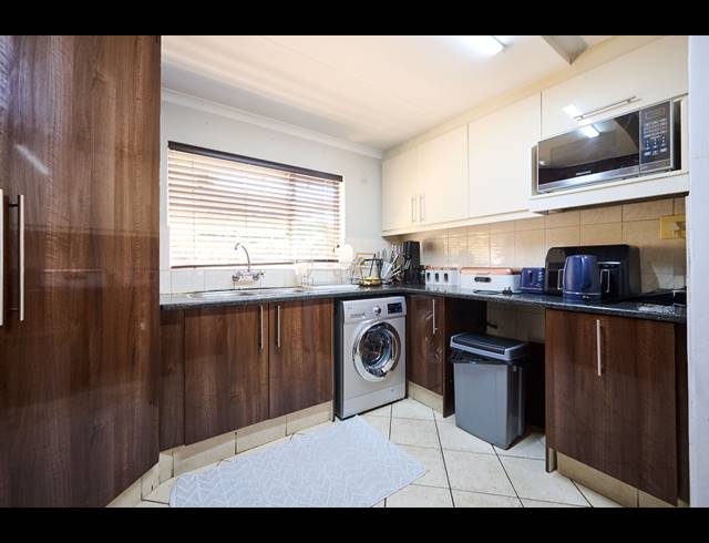 4 BEDROOM HOUSE FOR SALE IN BARBEQUE DOWNS